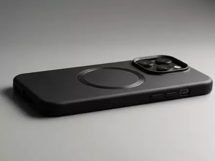 Fotorealistische Studioaufnahme von Handyhuelle zum Thema Apple Silikon Case MagSafe, klare Lichtfuehrung - Foto: THN