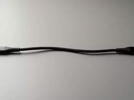 Fotorealistische Studioaufnahme von Ladekabel zum Thema Apple USB-C auf USB-C, klare Lichtfuehrung - Foto: THN