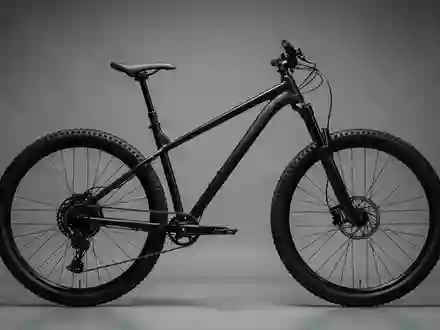 Fotorealistische Studioaufnahme von Mountainbike zum Thema Btwin Rockrider ST 100, klare Lichtfuehrung - Foto: THN