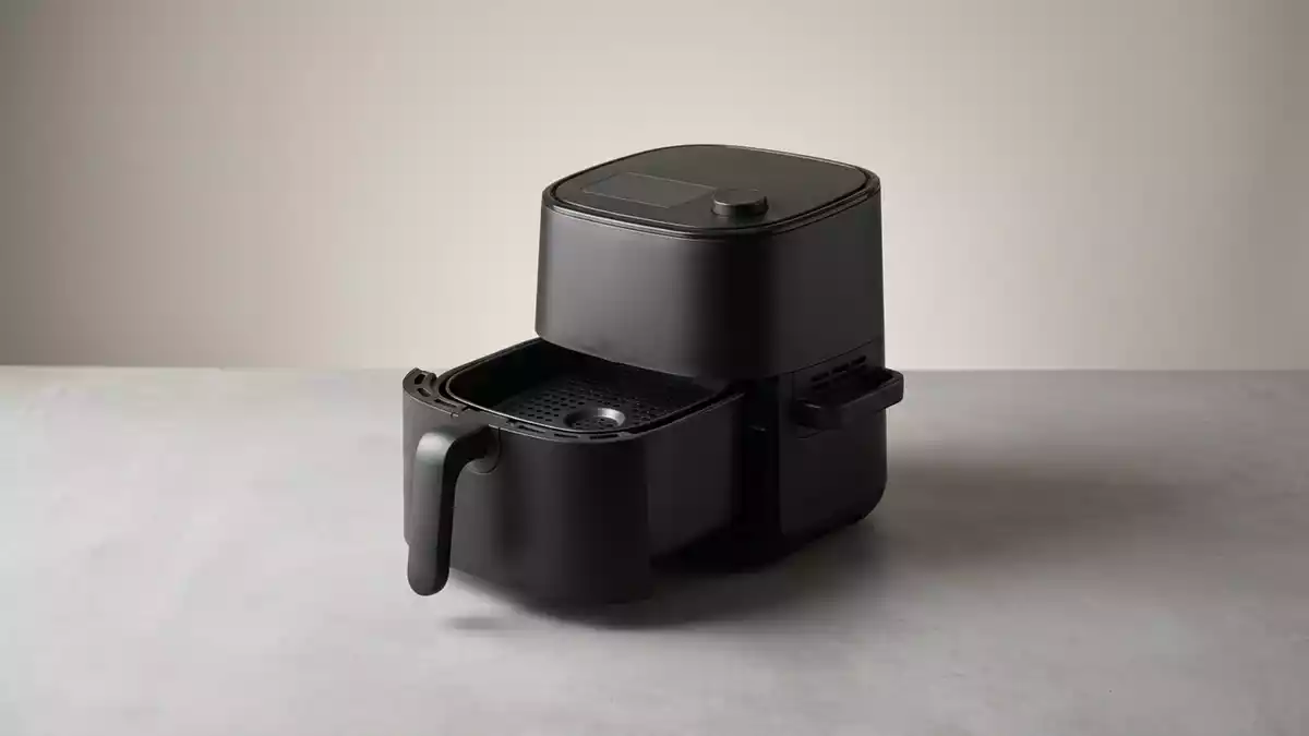 Fotorealistische Studioansicht von Heissluftfritteuse in neutraler Produktdarstellung