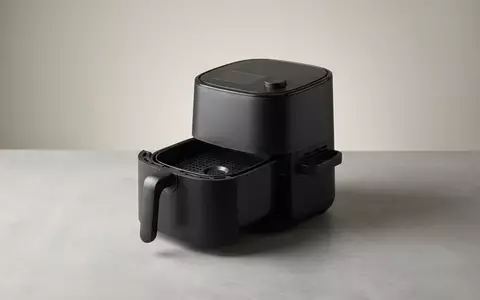 Fotorealistische Studioaufnahme von Heissluftfritteuse zum Thema Philips HD9252 Airfryer Rapid, klare Lichtfuehrung - Foto: THN