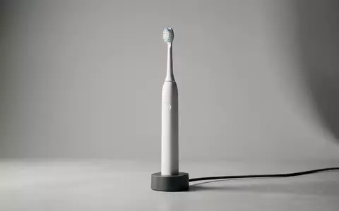 Fotorealistische Studioaufnahme von Elektrische Zahnbuerste zum Thema Philips Sonicare DiamondClean 9000, klare Lichtfuehrung - Foto: THN