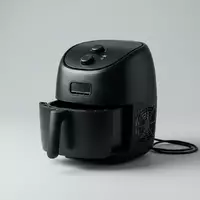 Fotorealistische Studioaufnahme von Heissluftfritteuse zum Thema Philips HD9741 Airfryer 1, klare Lichtfuehrung - Foto: THN