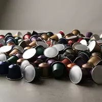Fotorealistische Studioaufnahme von Kaffeekapseln zum Thema Tassimo Jacobs Krönung Kaffeekapseln, klare Lichtfuehrung - Foto: THN