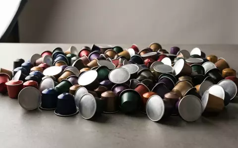 Fotorealistische Studioaufnahme von Kaffeekapseln zum Thema Tassimo Jacobs Krönung Kaffeekapseln, klare Lichtfuehrung - Foto: THN
