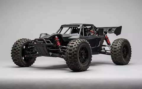 Fotorealistische Studioaufnahme von Ferngesteuertes Gelaendefahrzeug zum Thema Jackery Mini RC Racing, klare Lichtfuehrung - Foto: THN