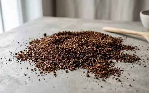 Fotorealistische Studioaufnahme von Filterkaffee zum Thema Jacobs Krönung Aroma Filterkaffee, klare Lichtfuehrung - Foto: THN