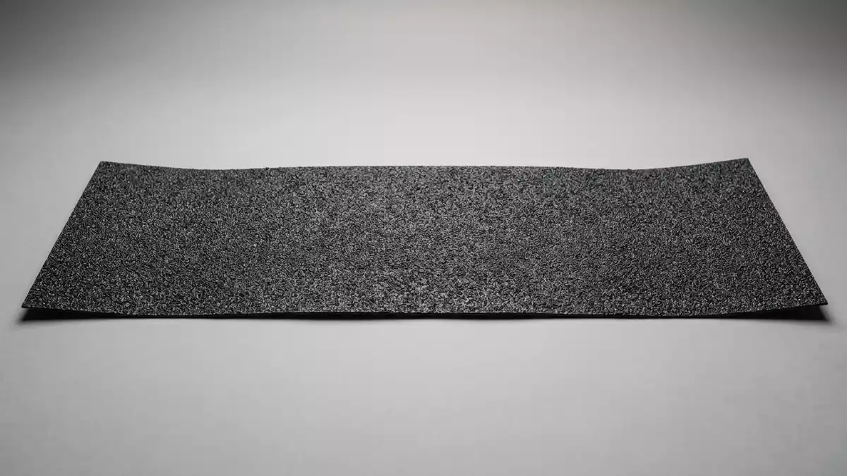 Fotorealistische Studioansicht von Skateboard-Griptape in neutraler Produktdarstellung