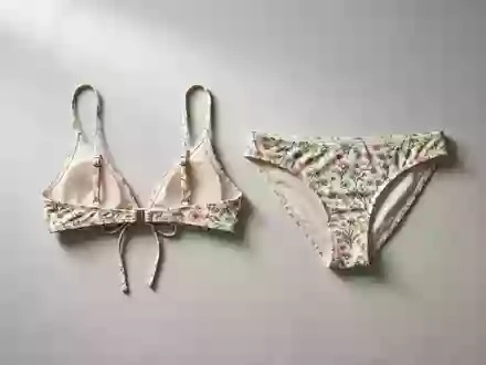 Fotorealistische Studioaufnahme von Bikini zum Thema Viottiset Damen 2-teilig Bikini, klare Lichtfuehrung - Foto: THN