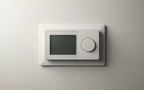 Fotorealistische Studioaufnahme von Heizungsthermostat zum Thema Viessmann Vitodens 200-W Smart, klare Lichtfuehrung - Foto: THN