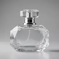 Fotorealistische Studioaufnahme von Parfuem zum Thema Dior Hypnotic Poison EdT, klare Lichtfuehrung - Foto: THN