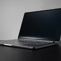 Fotorealistische Studioaufnahme von Faltlaptop zum Thema Lenovo ThinkPad X1 Fold, klare Lichtfuehrung - Foto: THN