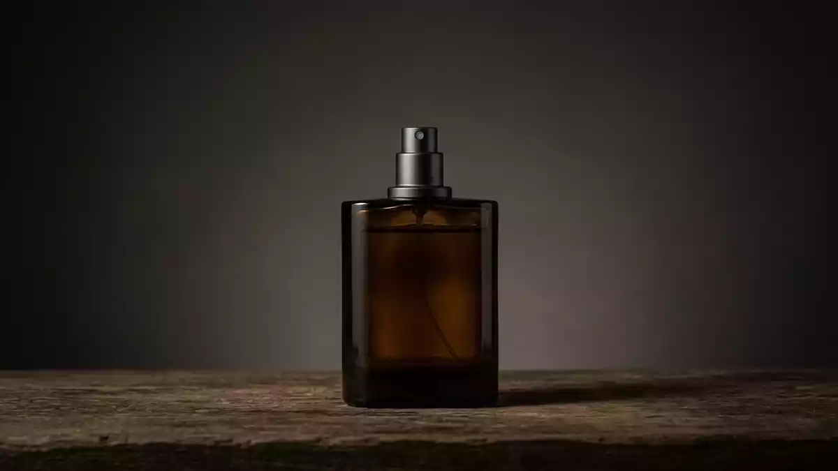 Fotorealistische Studioansicht von Eau de Toilette in neutraler Produktdarstellung