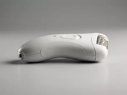 Fotorealistische Studioaufnahme von Epilierer zum Thema Emjoi AP-18 Emagine Epilierer, klare Lichtfuehrung - Foto: THN