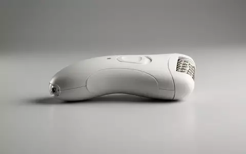 Fotorealistische Studioaufnahme von Epilierer zum Thema Emjoi AP-18 Emagine Epilierer, klare Lichtfuehrung - Foto: THN
