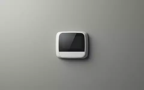 Fotorealistische Studioaufnahme von Heizkoerperthermostat zum Thema Emerson Sensi Touch 2, klare Lichtfuehrung - Foto: THN