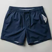 Fotorealistische Studioaufnahme von Badeshorts zum Thema Emporio Armani Herren Badeshorts, klare Lichtfuehrung - Foto: THN