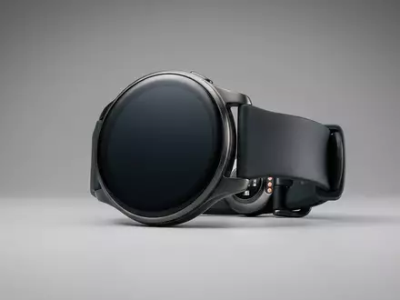 Fotorealistische Studioaufnahme von Smartwatch zum Thema Google Pixel Watch 3, klare Lichtfuehrung - Foto: THN