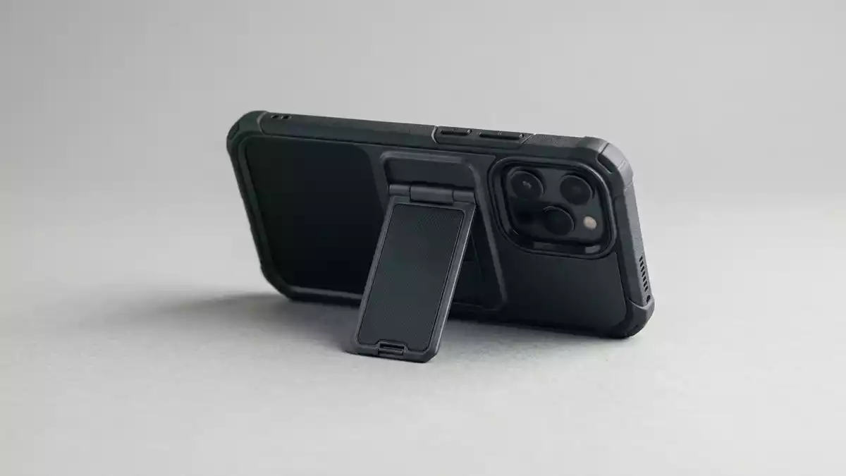 Fotorealistische Studioansicht von Handyhuelle in neutraler Produktdarstellung