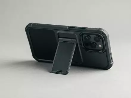 Fotorealistische Studioaufnahme von Handyhuelle zum Thema Moft Snap Case iPhone, klare Lichtfuehrung - Foto: THN