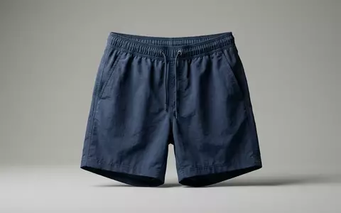 Fotorealistische Studioaufnahme von Badeshorts zum Thema Tommy Hilfiger Herren Badeshorts, klare Lichtfuehrung - Foto: THN