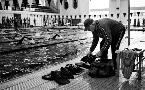 Schwarzweiss-Reportage mit Badeanzug zum Thema Under Armour Damen HeatGear, hoher Kontrast, sachlich dargestellt - Foto: THN