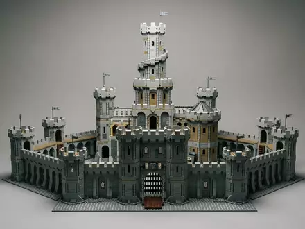 Fotorealistische Studioaufnahme von Schlossbausatz zum Thema LEGO Harry Potter Hogwarts, klare Lichtfuehrung - Foto: THN