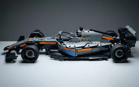 Fotorealistische Studioaufnahme von Fahrzeugbausatz zum Thema LEGO Technic Porsche 911, klare Lichtfuehrung - Foto: THN