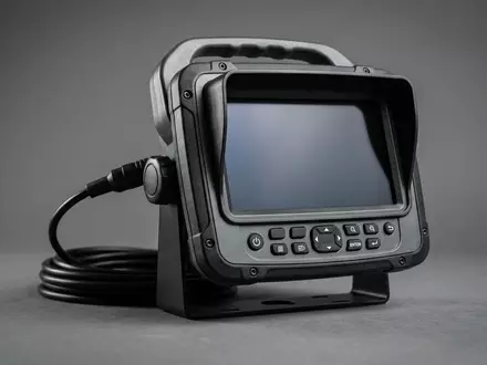 Fotorealistische Studioaufnahme von Fischfinder zum Thema Lowrance HOOK Reveal 5, klare Lichtfuehrung - Foto: THN