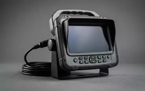Fotorealistische Studioaufnahme von Fischfinder zum Thema Lowrance HOOK Reveal 5, klare Lichtfuehrung - Foto: THN