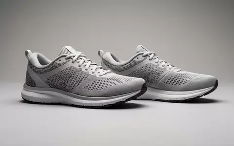 Fotorealistische Studioaufnahme von Laufschuhe zum Thema Brooks Ghost 16 Laufschuhe, klare Lichtfuehrung - Foto: THN