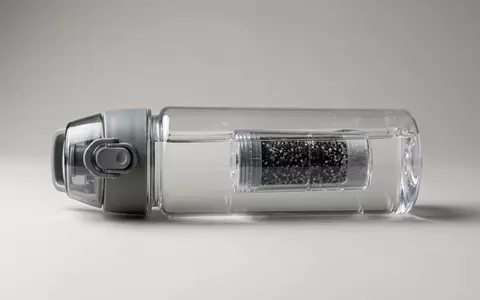 Fotorealistische Studioaufnahme von Filterflasche zum Thema BRITA Active Trinkflasche mit, klare Lichtfuehrung - Foto: THN
