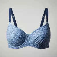 Fotorealistische Studioaufnahme von Bikinioberteil zum Thema Rosa Faia Damen Bikini-Oberteil, klare Lichtfuehrung - Foto: THN