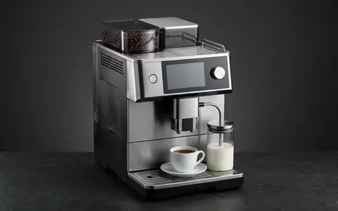 Fotorealistische Studioaufnahme von Kaffeevollautomat zum Thema Siemens EQ.700 TP707D06 Kaffeevollautomat, klare Lichtfuehrung - Foto: THN