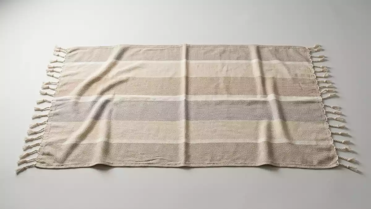 Fotorealistische Studioansicht von Strandtuch in neutraler Produktdarstellung, neutral