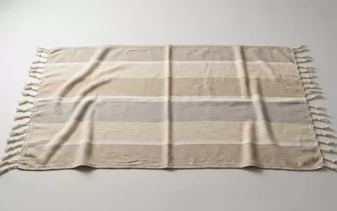 Fotorealistische Studioaufnahme von Strandtuch zum Thema Turkish-T Damen Hammam-Strandtuch Fouta, klare Lichtfuehrung - Foto: THN