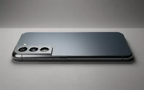 Fotorealistische Studioaufnahme von Smartphone zum Thema Motorola Edge 50 Pro, klare Lichtfuehrung - Foto: THN