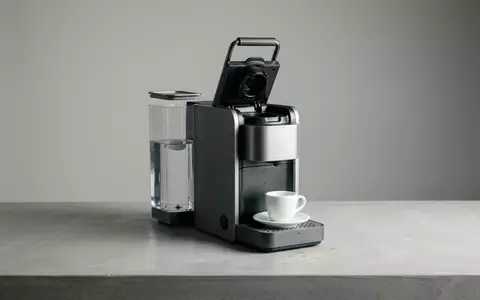 Fotorealistische Studioaufnahme von Kapselkaffeemaschine zum Thema Bosch TAS6504 Tassimo Suny, klare Lichtfuehrung - Foto: THN