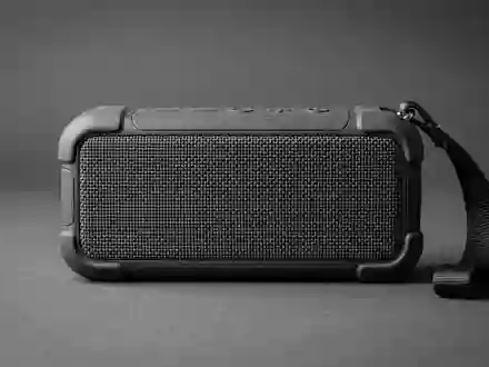 Fotorealistische Studioaufnahme von Tragbarer Lautsprecher zum Thema Bose SoundLink Flex Bluetooth-Lautsprecher, klare Lichtfuehrung - Foto: THN