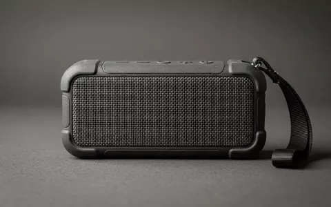 Fotorealistische Studioaufnahme von Tragbarer Lautsprecher zum Thema Bose SoundLink Flex Bluetooth-Lautsprecher, klare Lichtfuehrung - Foto: THN