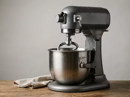 Fotorealistische Studioaufnahme von Kuechenmaschine zum Thema Bosch MUM9 OptiMUM Küchenmaschine, klare Lichtfuehrung - Foto: THN