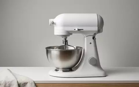 Fotorealistische Studioaufnahme von Kuechenmaschine zum Thema Bosch MUMS2EW00 Küchenmaschine Serie, klare Lichtfuehrung - Foto: THN