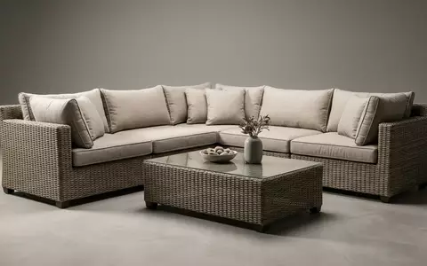 Fotorealistische Studioaufnahme von Gartenlounge zum Thema tectake Polyrattan Gartenmöbel Set, klare Lichtfuehrung - Foto: THN