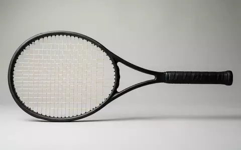 Fotorealistische Studioaufnahme von Tennisschlaeger zum Thema Tecnifibre T-Fight 305 Isoflex, klare Lichtfuehrung - Foto: THN