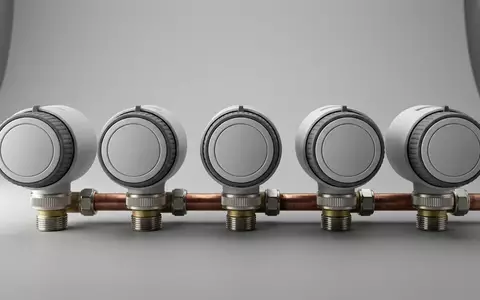 Fotorealistische Studioaufnahme von Heizkoerperthermostate zum Thema tado Smartes Heizkörperthermostat X, klare Lichtfuehrung - Foto: THN