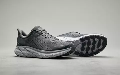 Fotorealistische Studioaufnahme von Laufschuhe zum Thema Decathlon Kiprun KS900 Laufschuhe, klare Lichtfuehrung - Foto: THN
