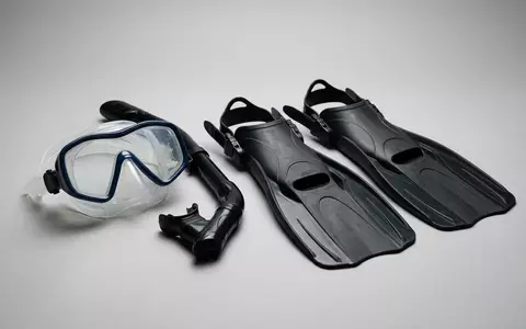 Fotorealistische Studioaufnahme von Kinderschnorchelset zum Thema Decathlon Subea Kinder Schnorchelset, klare Lichtfuehrung - Foto: THN