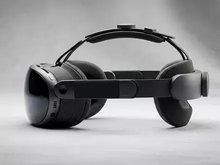 Fotorealistische Studioaufnahme von XR Headset zum Thema Samsung Galaxy XR Headset, klare Lichtfuehrung - Foto: THN