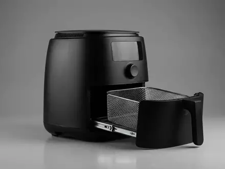 Fotorealistische Studioaufnahme von Heissluftfritteuse zum Thema Philips Airfryer XXL HD9870, klare Lichtfuehrung - Foto: THN