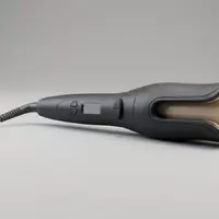 Fotorealistische Studioaufnahme von Haarstyler zum Thema Philips BHB876 ProCare Airstyler, klare Lichtfuehrung - Foto: THN